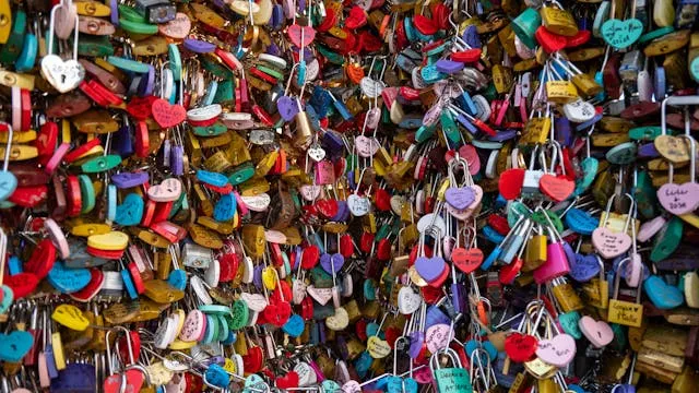 Le Pont des Amoureux &agrave; Kyiv, lieu romantique pr&egrave;s du parc Mariinsky