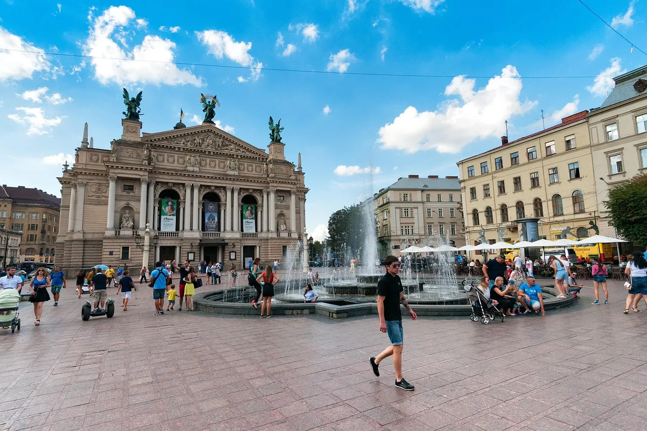 Vue panoramique de Lviv avec ses toits et ses clochers historiques